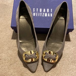 NWT Stuart Weitzman beige suede pumps with gold buckle.